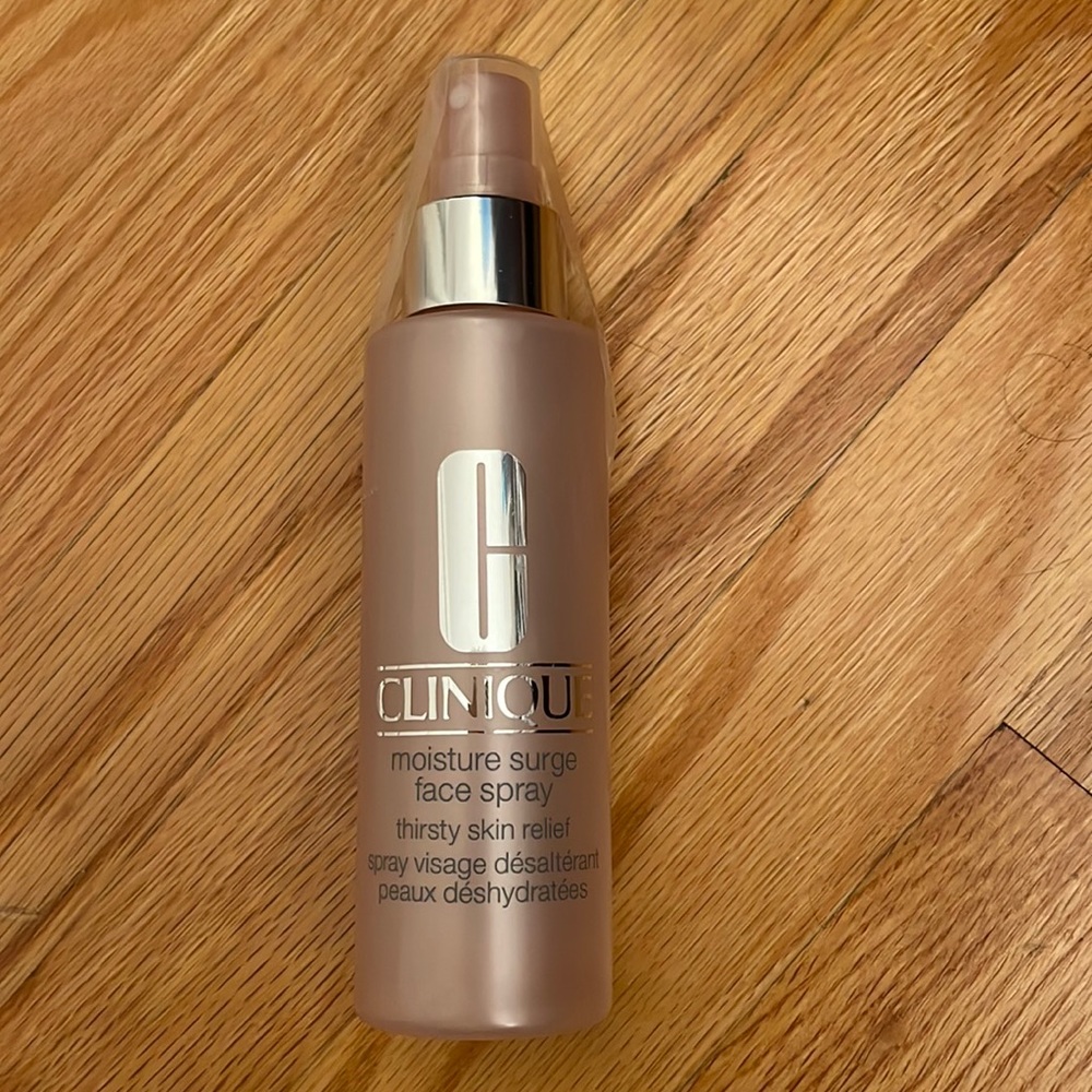 CLINIQUE Moisture Surge Face Spray Thirsty Skin Relief
Full size - 4.2oz/125mL